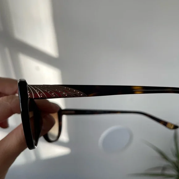 Vintage Saks on fifth Avenue sunglasses - Picture 2 of 9